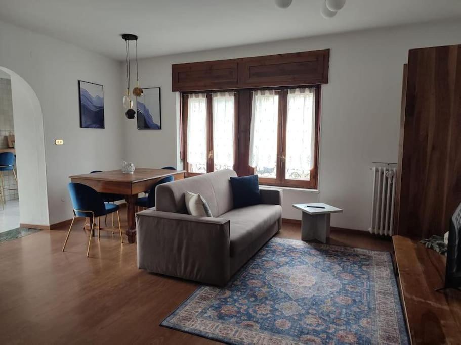 Neblou Lägenhet Aosta Exteriör bild